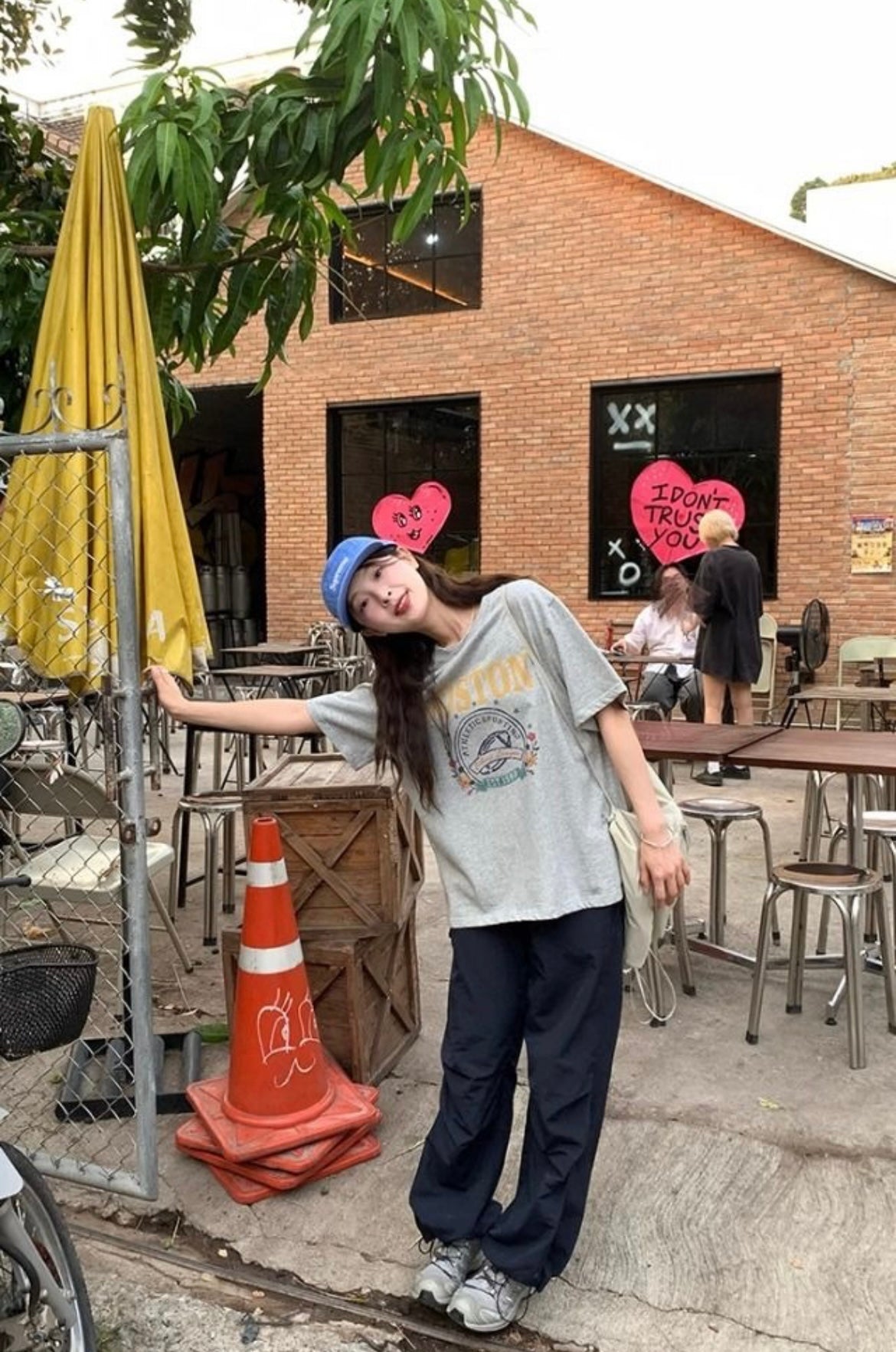 ヴィンテージロゴプリントTシャツ